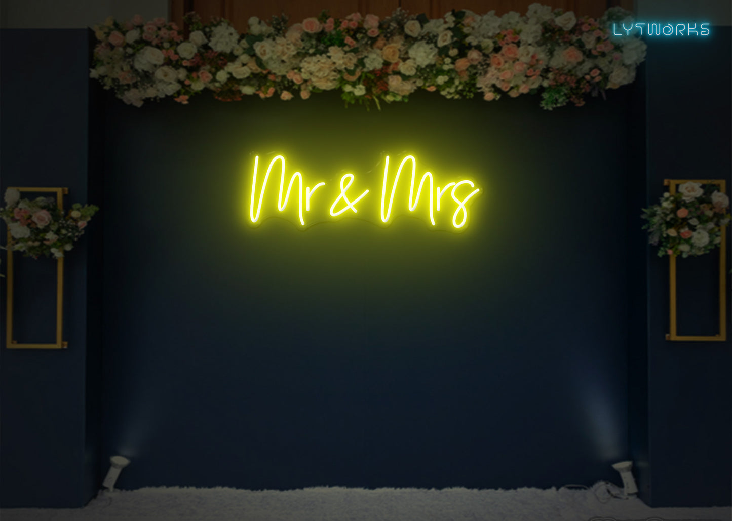 Neon "Mr & Mrs"