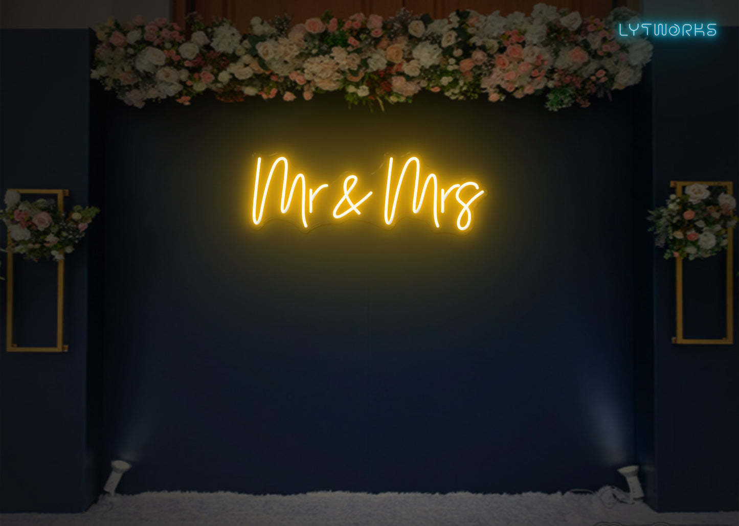 Neon "Mr & Mrs"