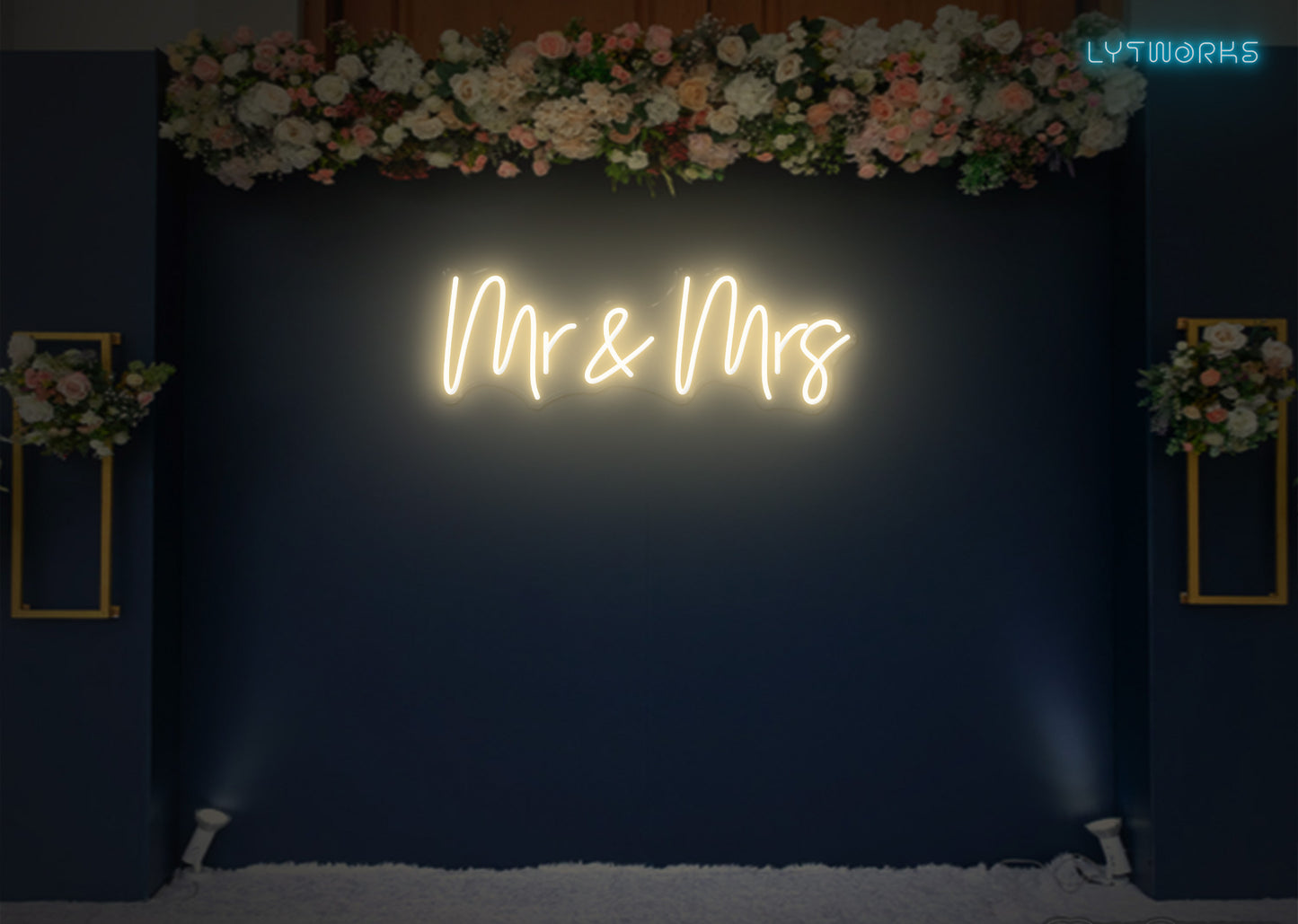 Neon "Mr & Mrs"